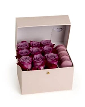 Dikdörtgen Pembe Kutuda Macaronlu Lila Gül