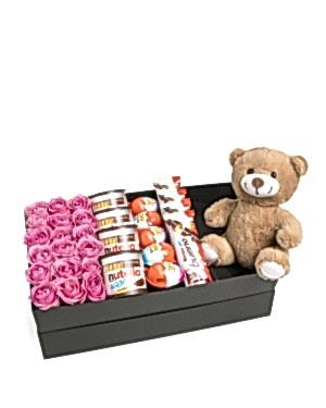 Dikdörtgen Büyük Kutuda Ayıcıklı Çikolatalı Pembe Gül