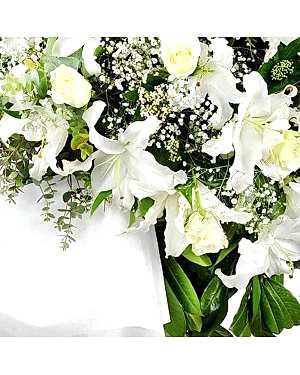 Beyaz Kelebekler Ferforje Çiçek Aranjmanı