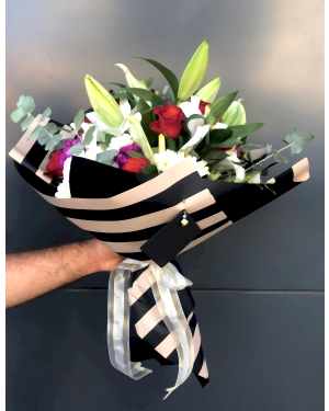 Lilyum ve Kırmızı Güller